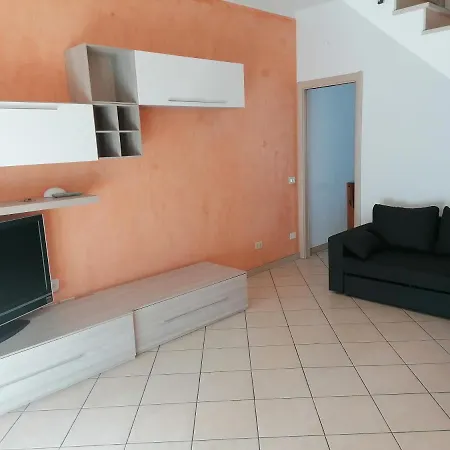 Trilocali Low Cost Lägenhet *